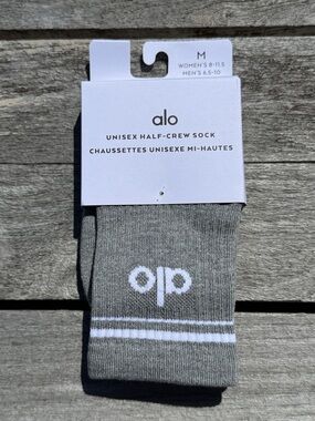 Alo Unisex Half-Crew Throwback Sock NWT grey white size medium
